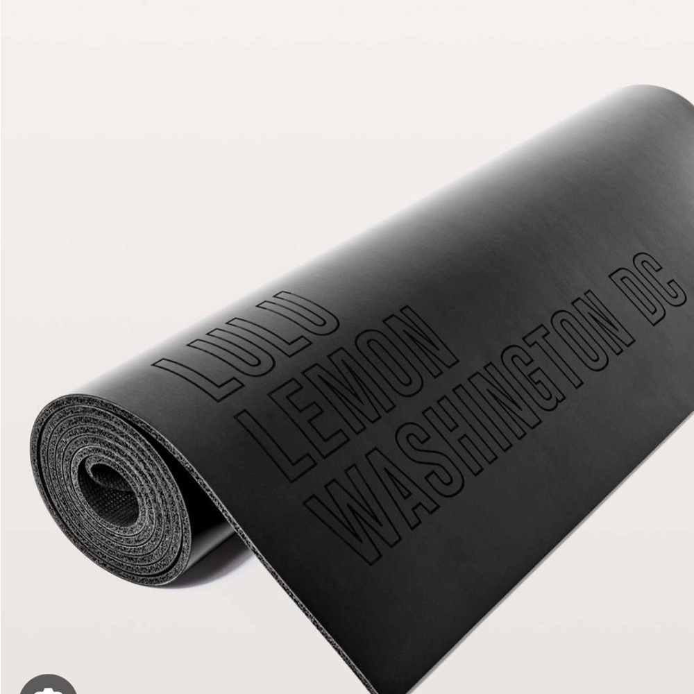 Lululemon yoga mat black